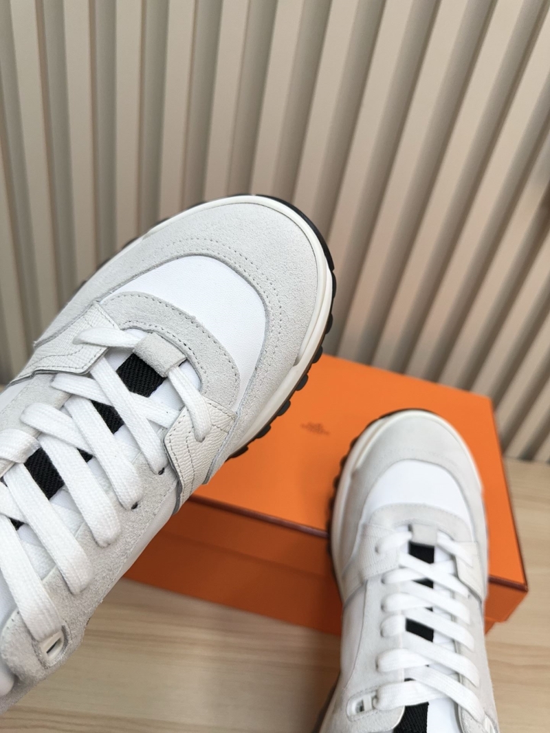 H**me5 sneaker